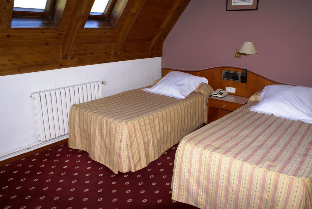 Hotel Edelweiss Arties Rum bild